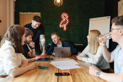 Shape April 2022 HR 81